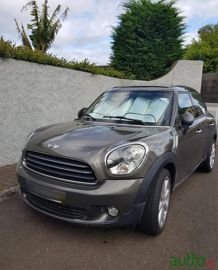 2011' MINI Countryman Cooper D photo #2