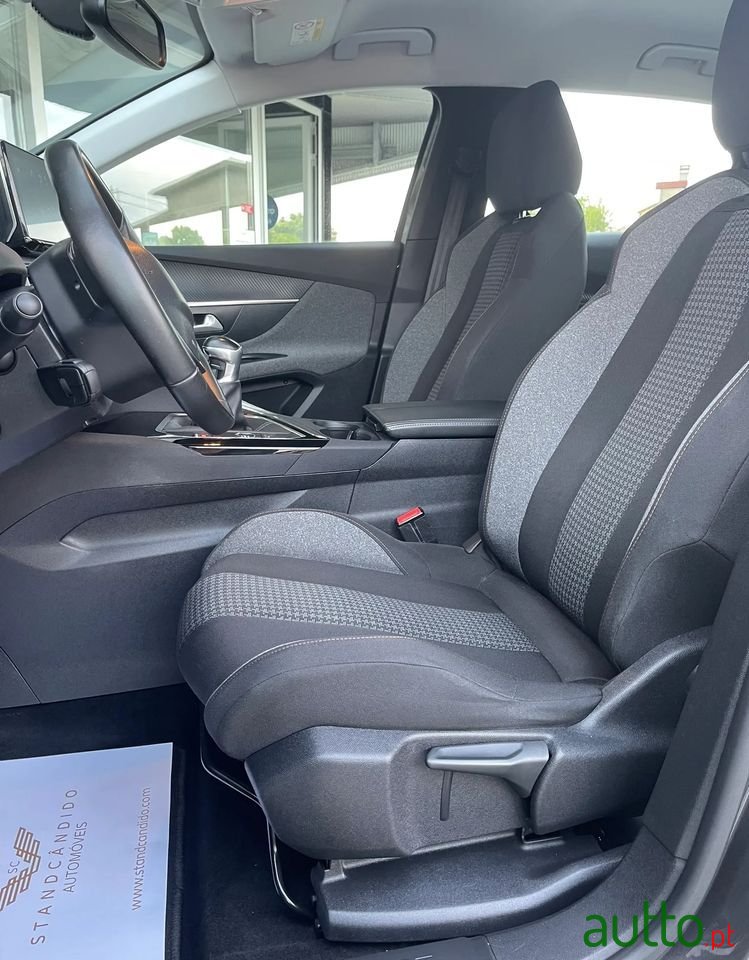 2020' Peugeot 3008 photo #3