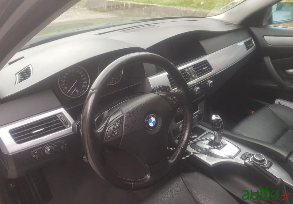 2008' BMW 520 photo #5