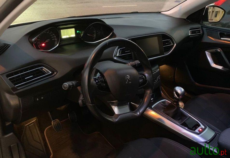 2014' Peugeot 308 Sw photo #2