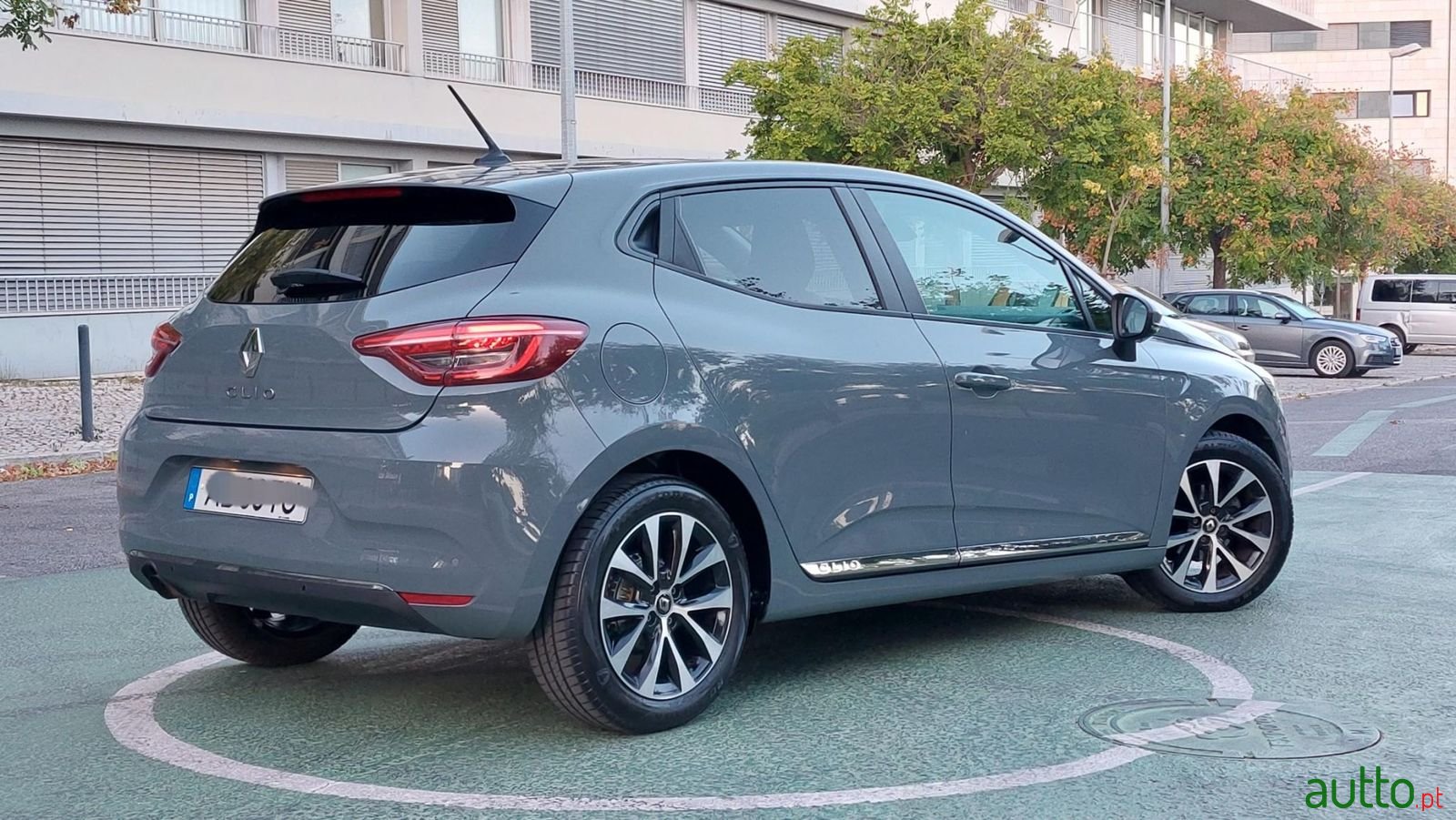 2020' Renault Clio photo #1