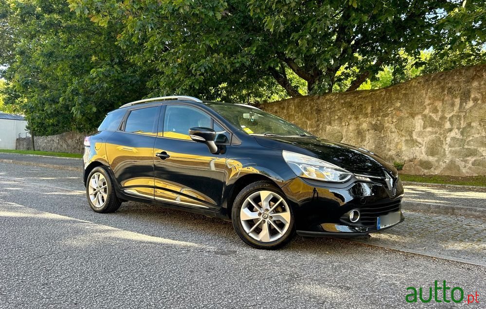 2016' Renault Clio Sport Tourer photo #2