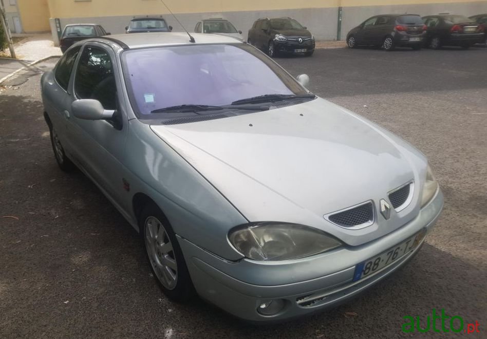 2002' Renault Megane Coupe photo #3