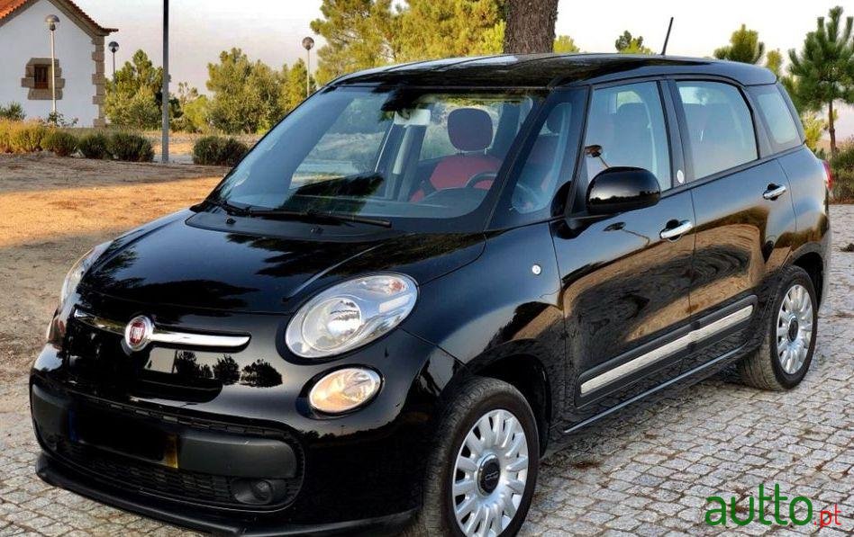 2014' Fiat 500L photo #2