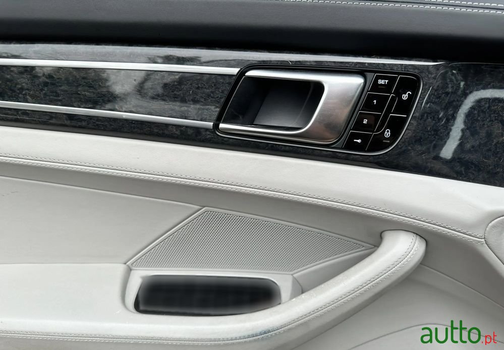 2017' Porsche Panamera 4 E-Hybrid photo #4