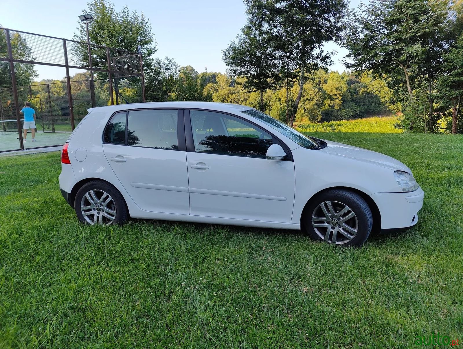 2008' Volkswagen Golf photo #3