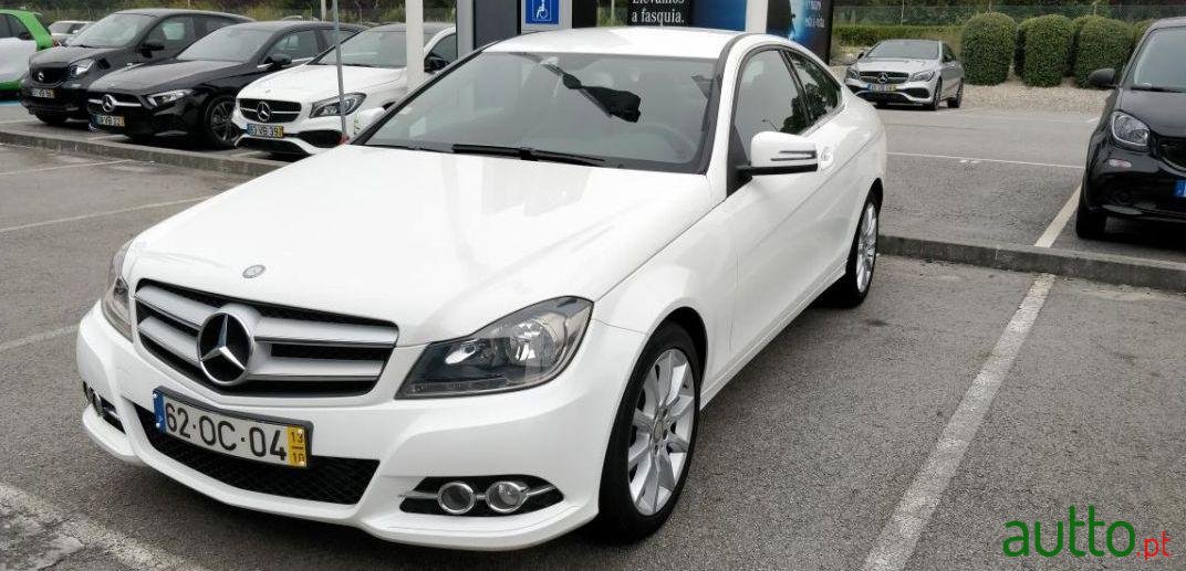2013' Mercedes-Benz C-250 Coupé photo #3
