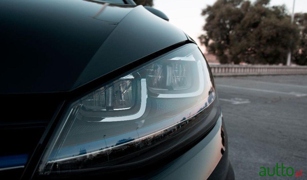 2015' Volkswagen Golf photo #1