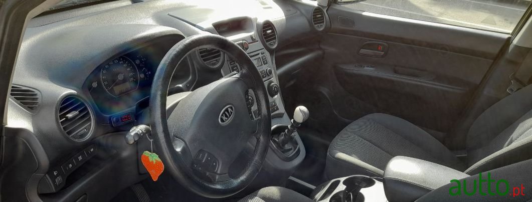 2008' Kia Carens photo #5