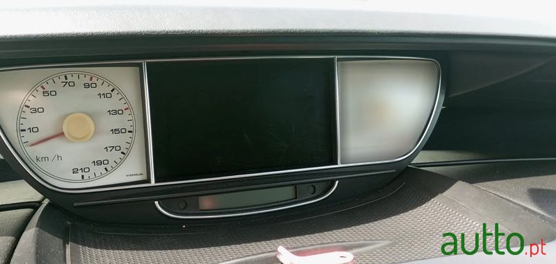 2012' Citroen C8 photo #5