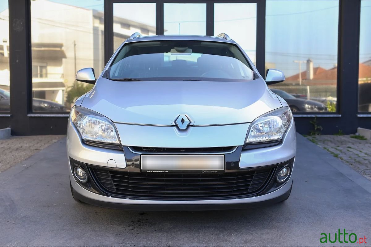 2013' Renault Megane Sport Tourer photo #2