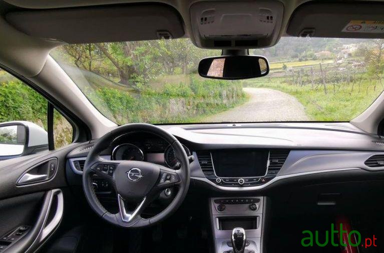 2019' Opel Astra 1.6 Cdti Ecotec Navi photo #4