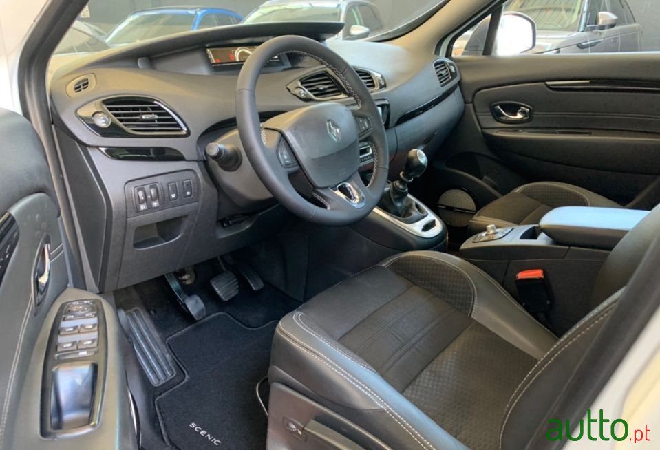 2015' Renault Grand Scenic photo #4