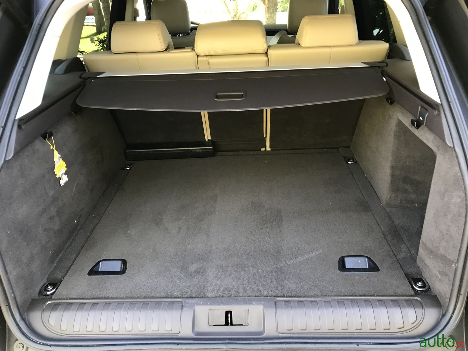 2017' Land Rover Range Rover Sport photo #4