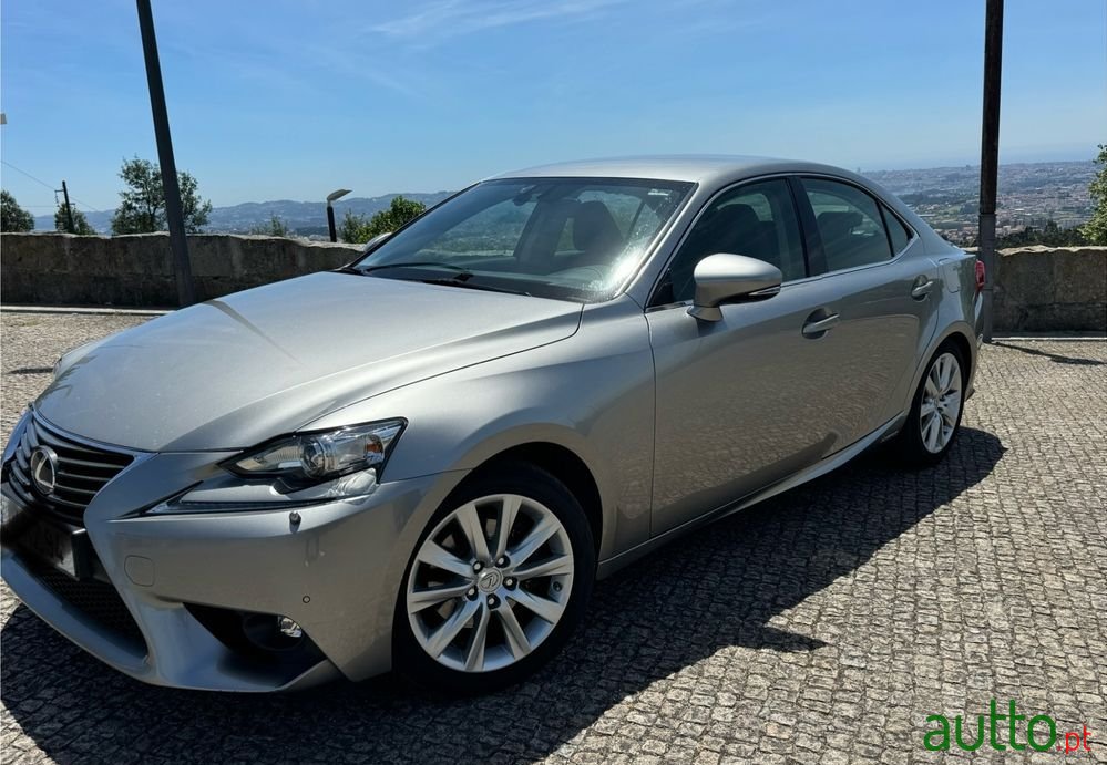 2016' Lexus Is 300H Executive photo #3