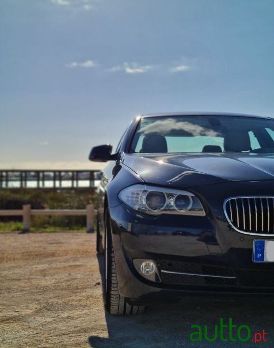 2011' BMW 520 photo #2