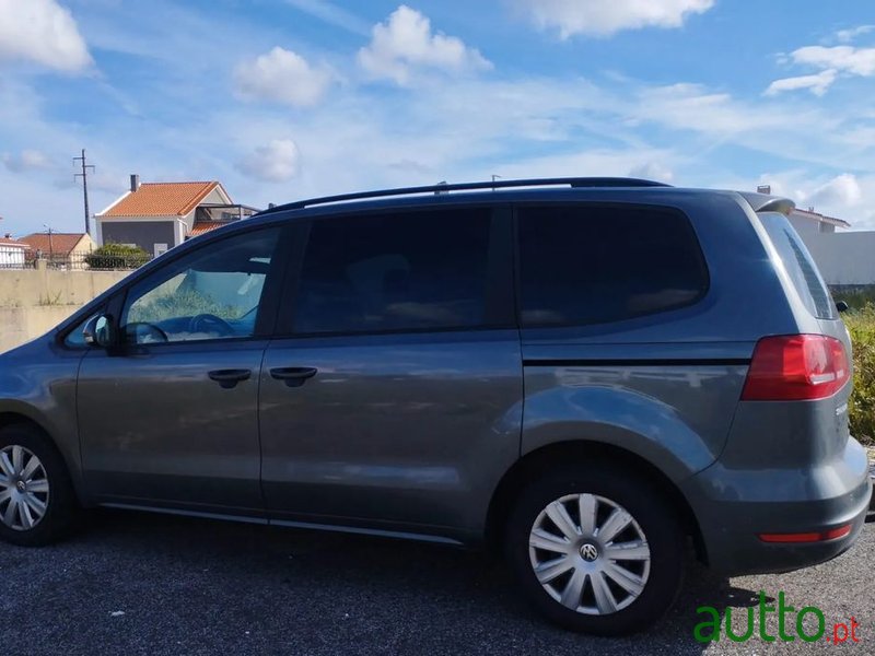 2014' Volkswagen Sharan photo #6