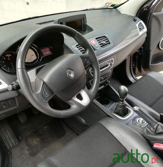 2011' Renault Megane Sport Tourer photo #1