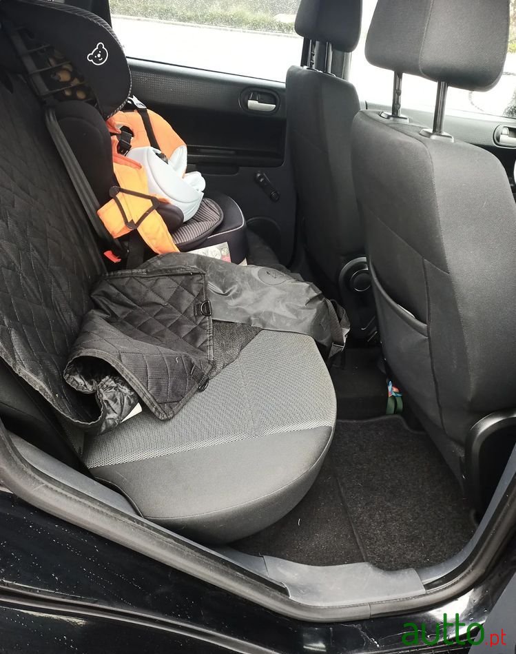 2011' Mitsubishi Colt photo #4