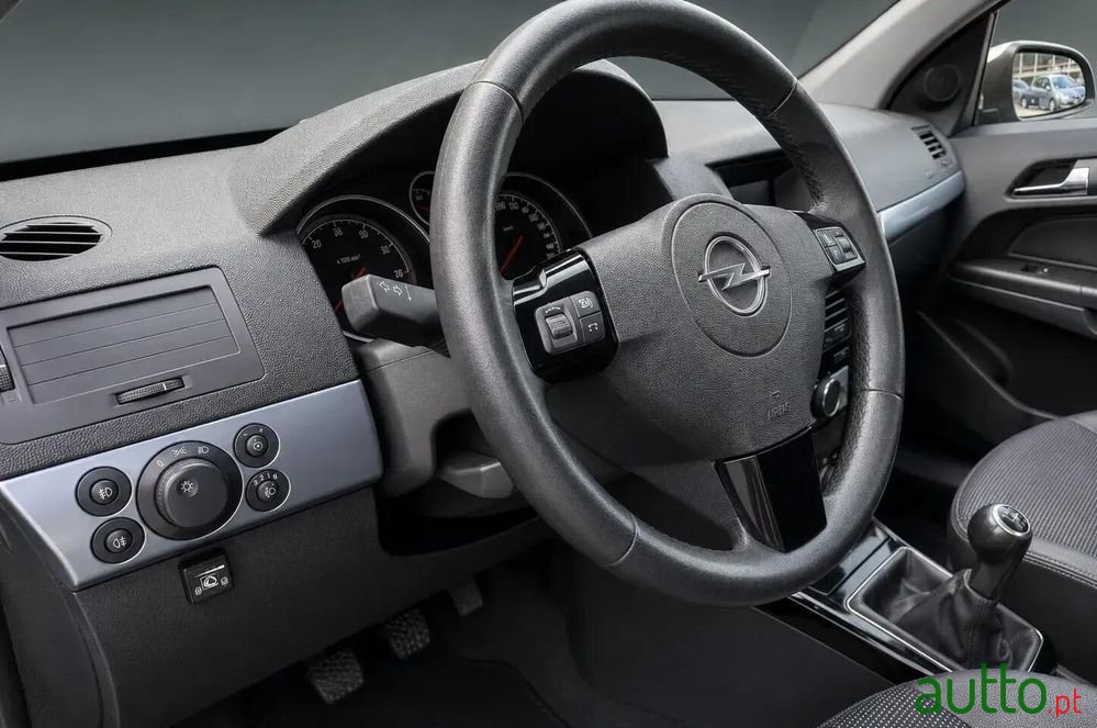 2008' Opel Astra Caravan photo #6