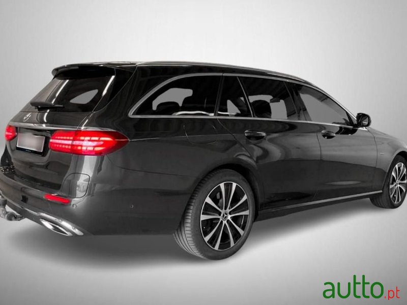 2021' Mercedes-Benz Classe E photo #2