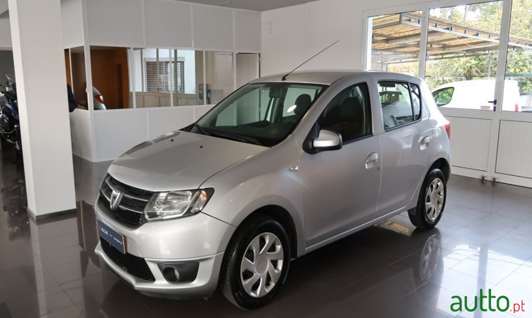 2014' Dacia Sandero photo #1