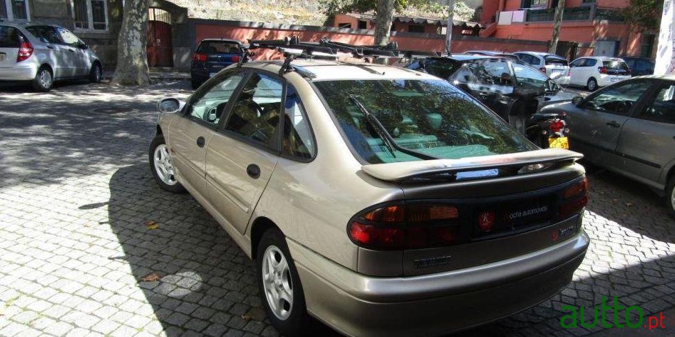 1999' Renault Laguna 2.2 Dt Rt photo #1