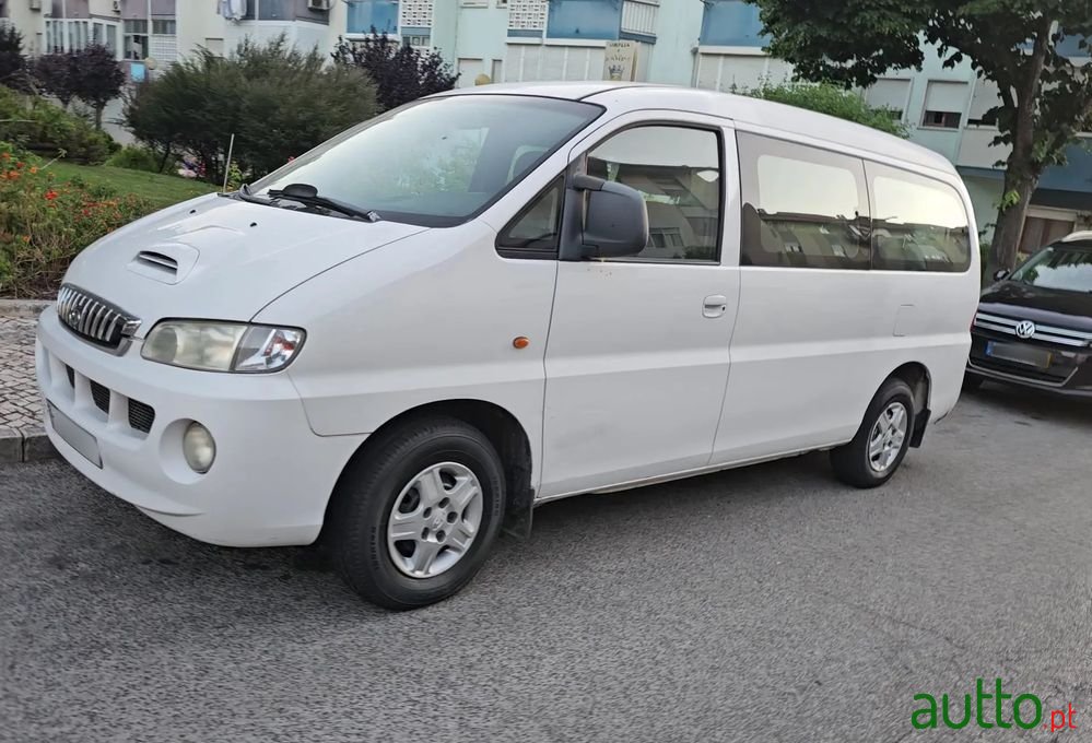 2002' Hyundai H-1 photo #4