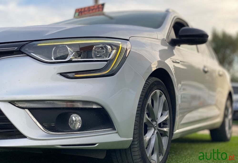 2017' Renault Megane Sport Tourer photo #5