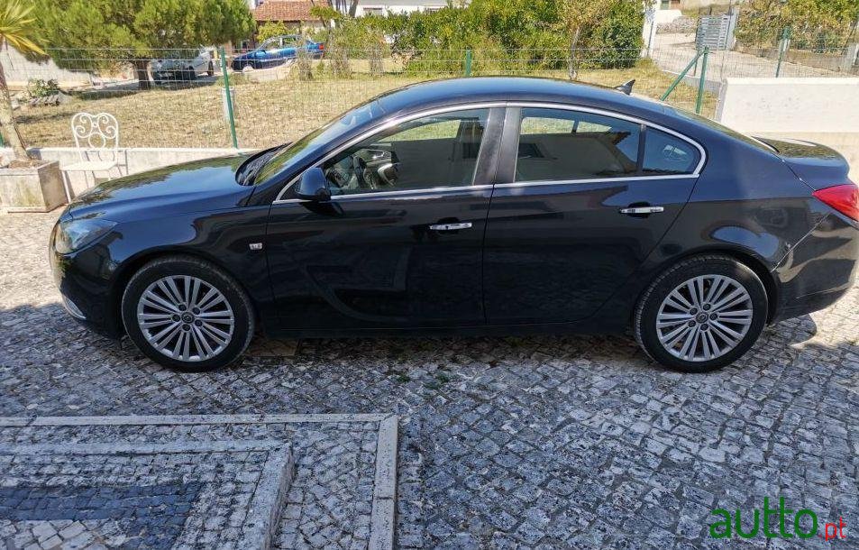 2011' Opel Insignia photo #1