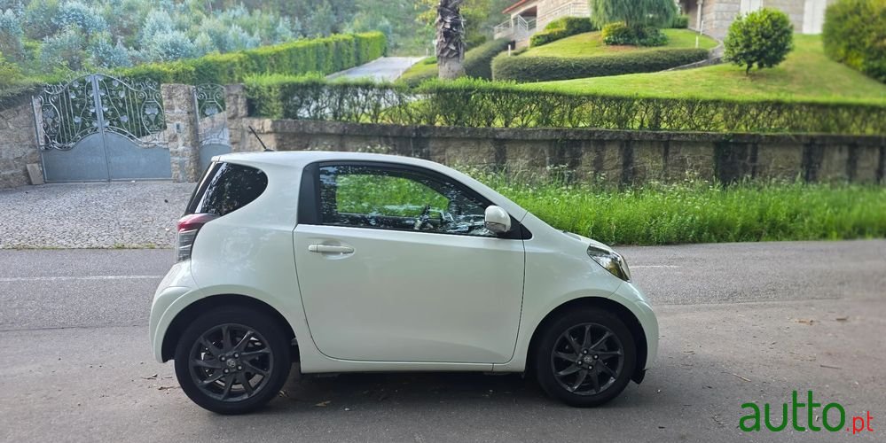 2009' Toyota iQ 1.4 D-4D photo #1