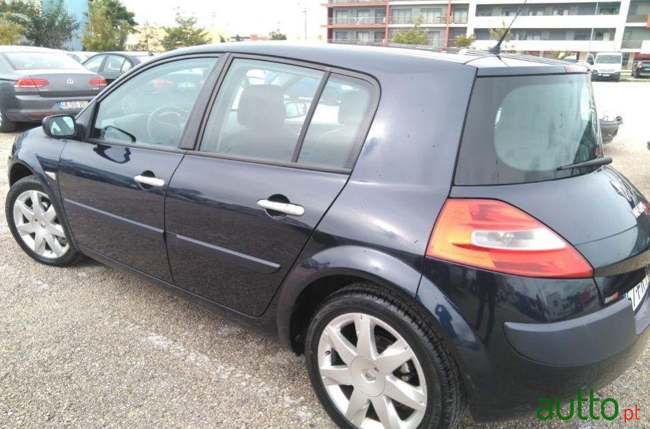 2008' Renault Megane photo #2