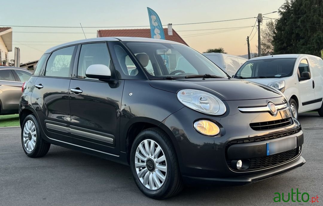 2013' Fiat 500L photo #2