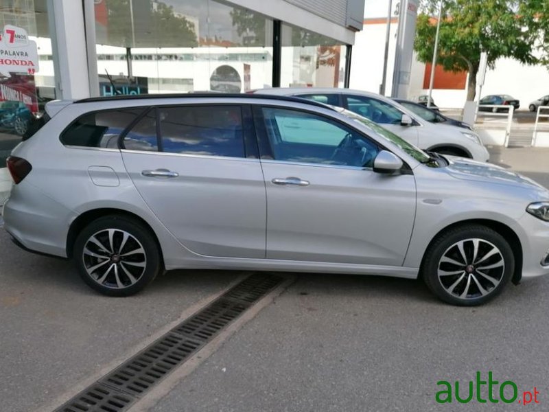 2018' Fiat Tipo Station Wagon photo #2