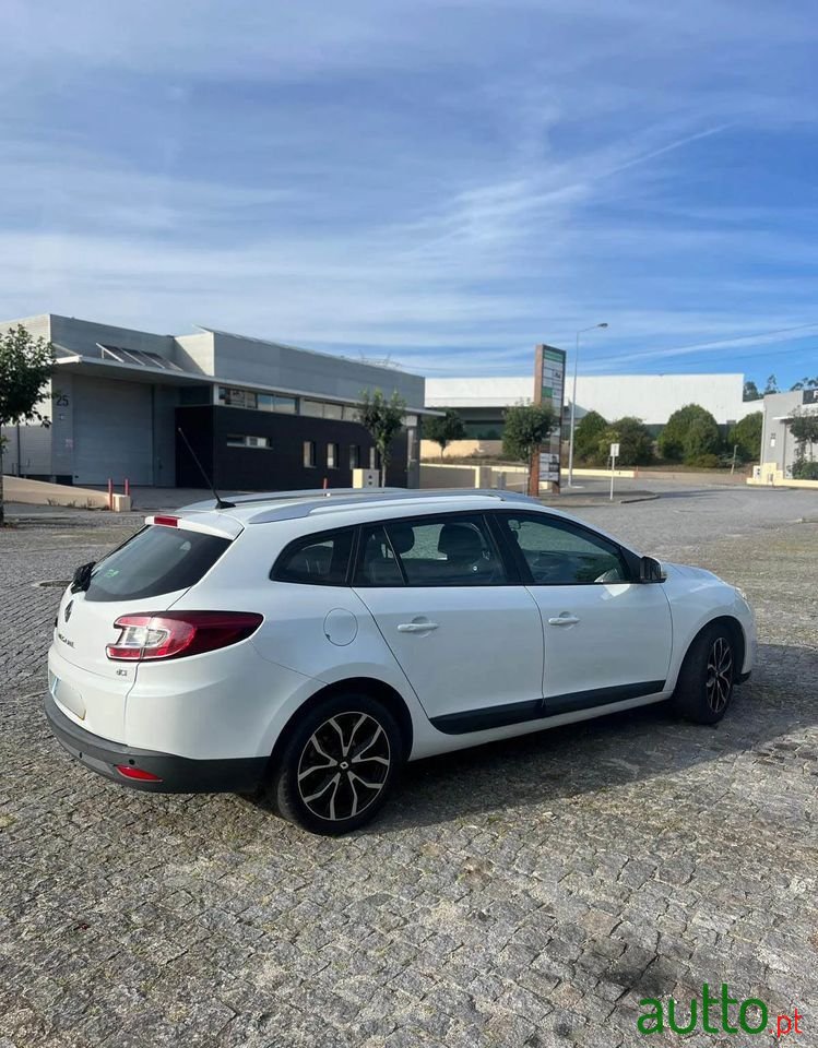 2012' Renault Megane Sport Tourer photo #5