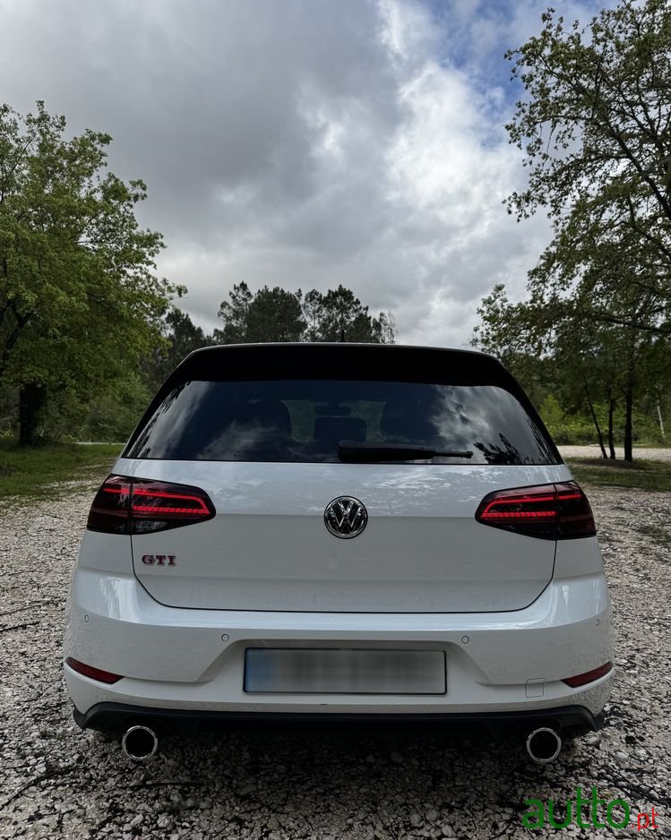 2018' Volkswagen Golf photo #3