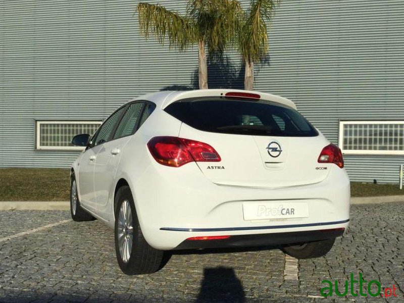 2014' Opel Astra 1.6 Cdti Cosmo S/S photo #2