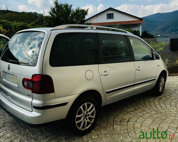 2009' Volkswagen Sharan photo #2