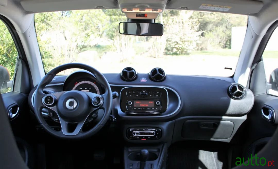 2019' Smart Fortwo photo #3