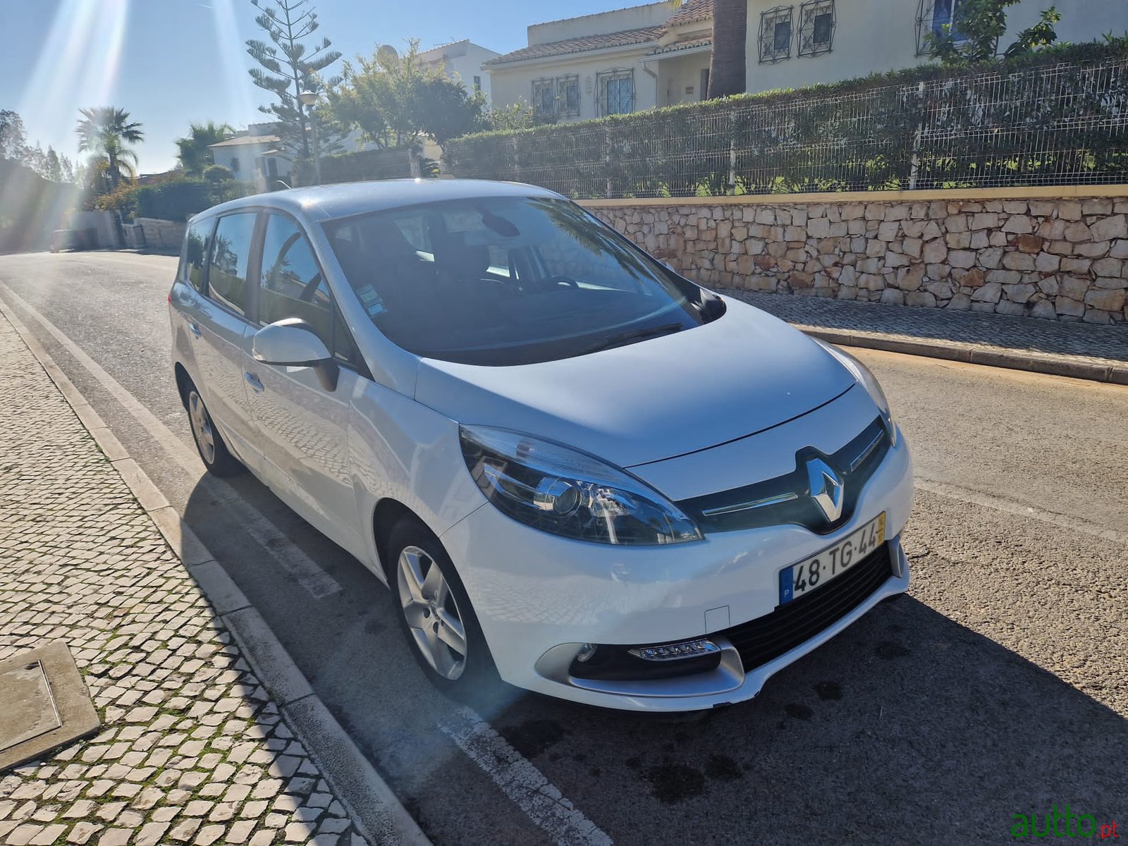 2014' Renault Scenic photo #3