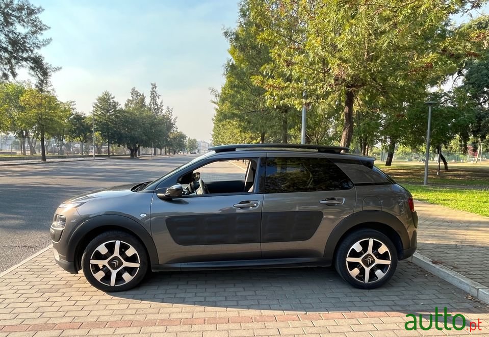2017' Citroen C4 Cactus photo #4