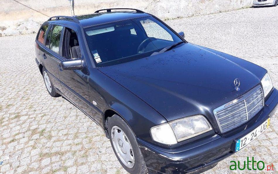 2000' Mercedes-Benz C-220 Cdi photo #1