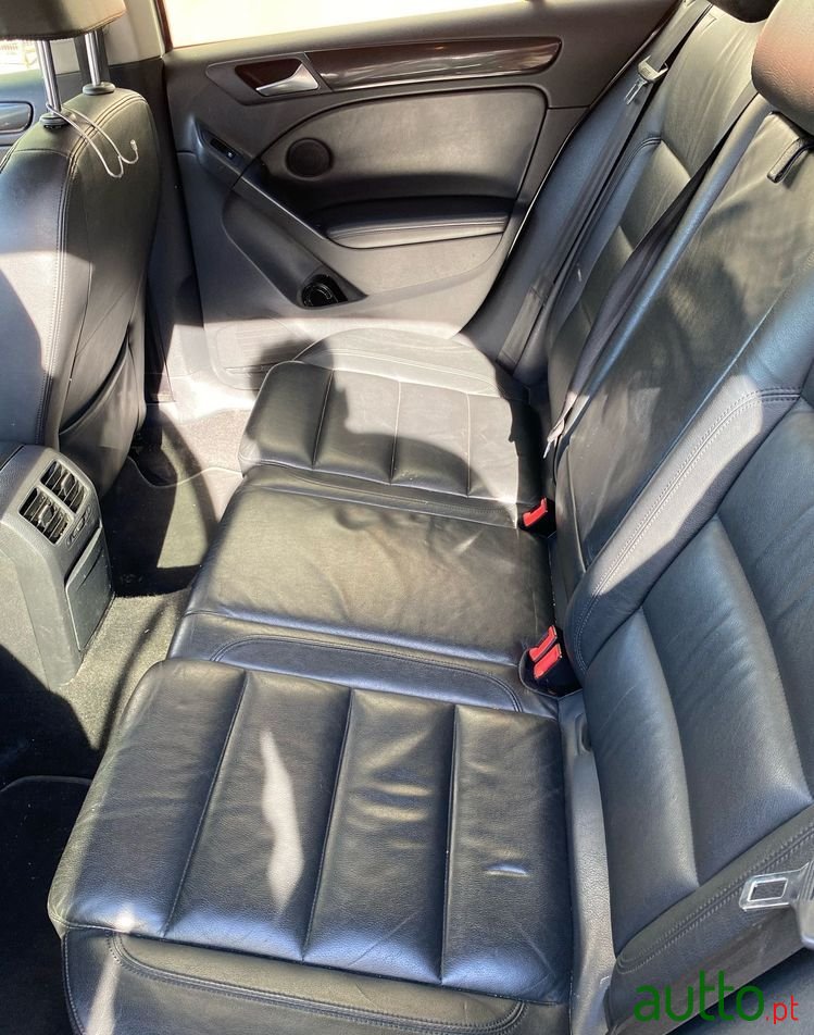 2011' Volkswagen Golf photo #5