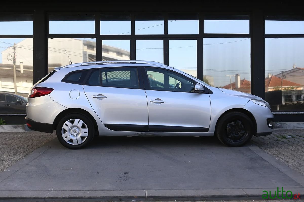 2013' Renault Megane Sport Tourer photo #3