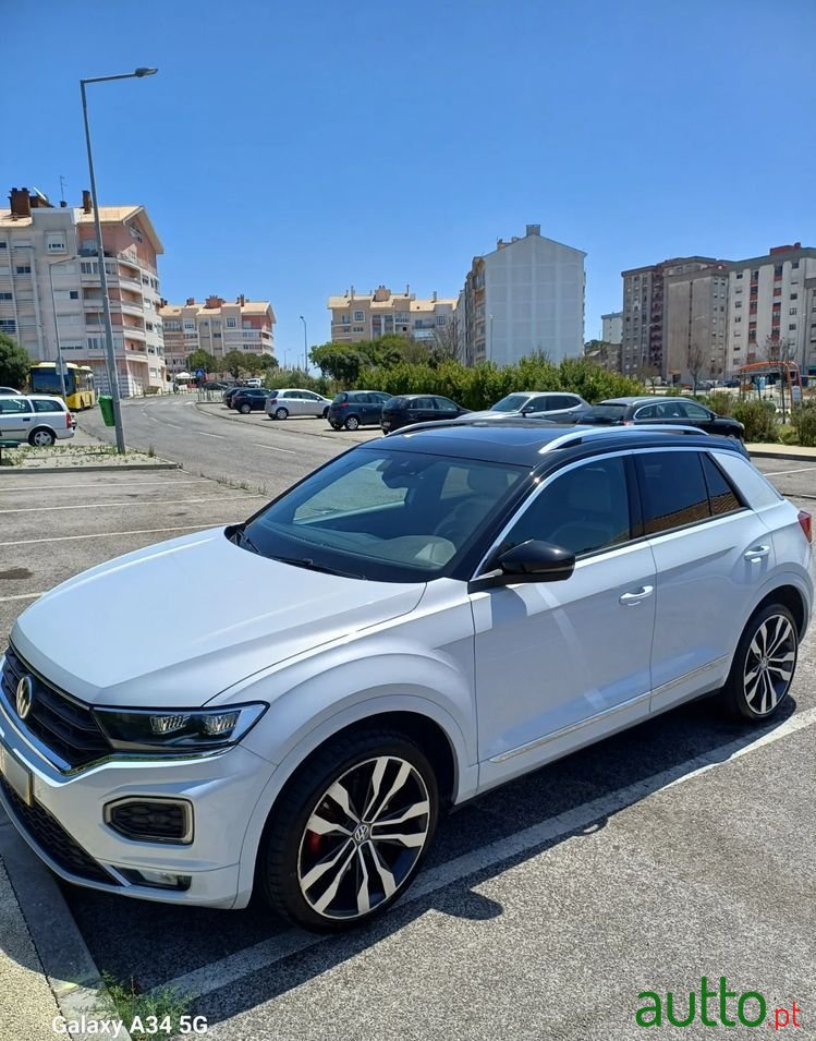 2017' Volkswagen T-Roc photo #2
