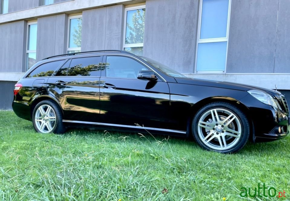 2010' Mercedes-Benz E-200 photo #3