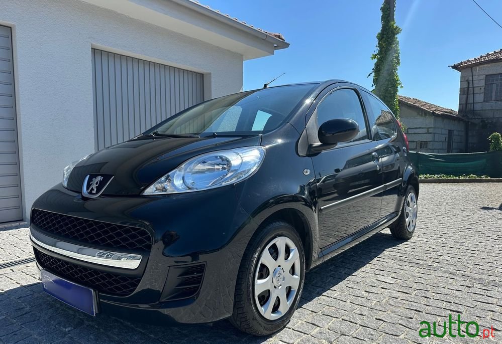 2009' Peugeot 107 1.0 Trendy photo #1