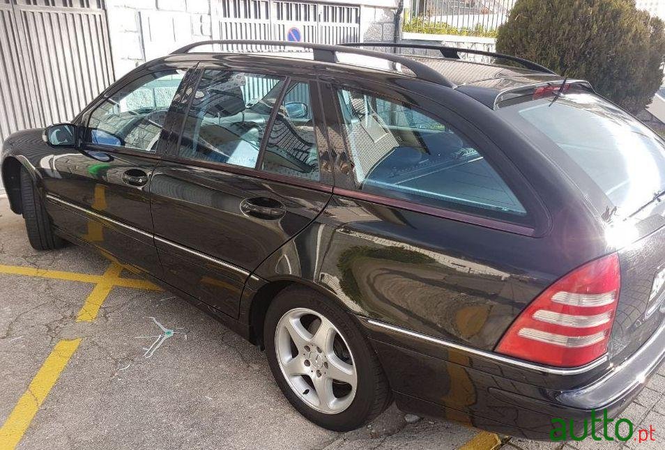 2003' Mercedes-Benz 220 Avantgard photo #1