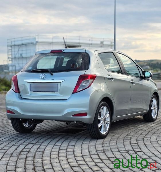 2012' Toyota Yaris photo #2