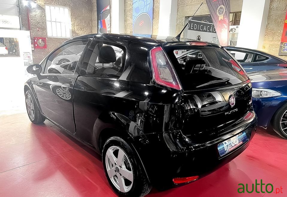 2014' Fiat Punto photo #4